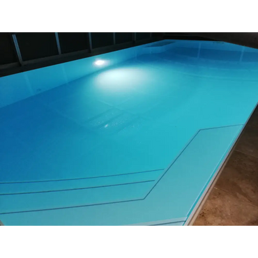 Pooltime Exklusiv 12mm rektangulär pool med turkost vatten och svarta linjer