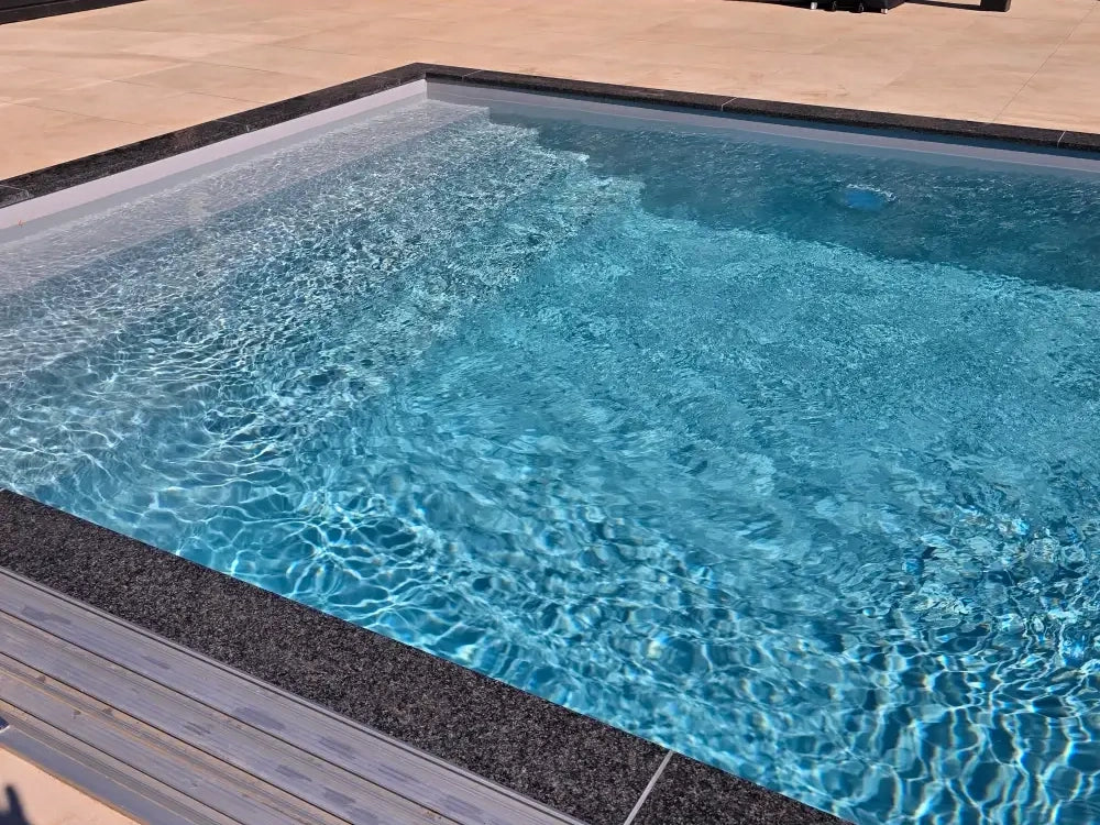 Pooltime Exclusive PP medence, 12 mm – 4 x 8 x 1,5 m, tiszta, kék víz, sötét csempézett szélek, medence vagy medencefedés vásárlása Pooltime Exclusive PP medence, 12 mm – 4 x 8 x 1,5 m, tiszta, kék víz, sötét csempézett szélek, medence vagy medencefedés vásárlása