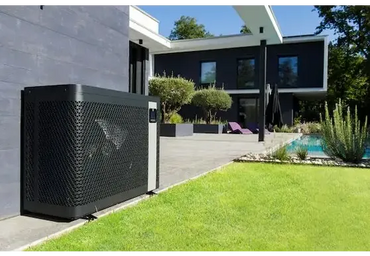 Zodiac Z260iQ MD4 10kW svart rektangulär poolvärmare vid modernt hus