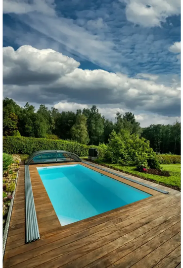 Rektangulär Thermopp Poolpaket Qbig med klart blått vatten och glastak