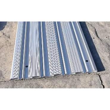 Silvrig metallisk pooldeckramp för pooltak Nivokit Galant med extra skenor