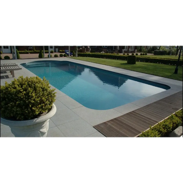 Natura Kiruna paket med rektangulär pool i klarblått vatten