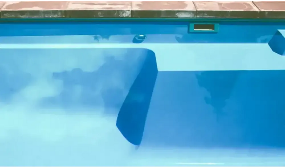 Modern Leisurepools Limitless pool med jacuzzi och vattenfall