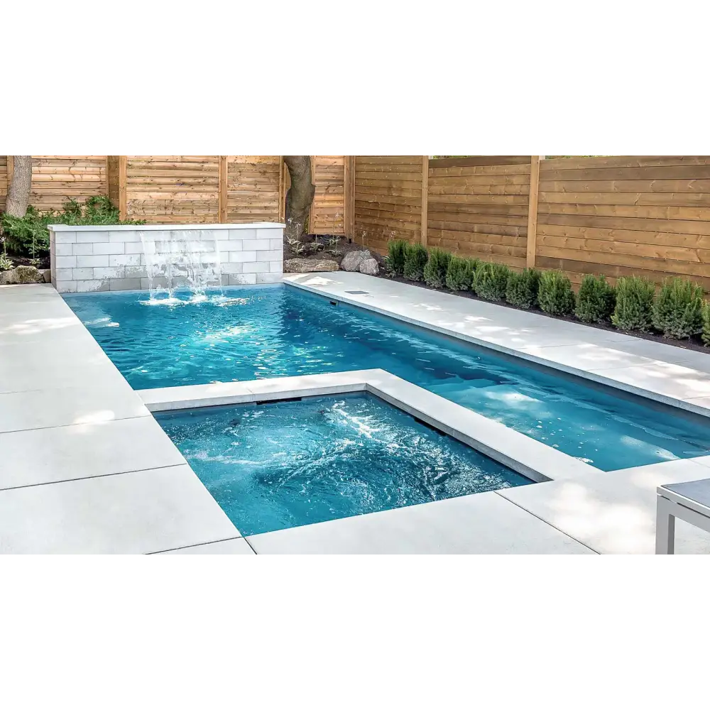 Modern Leisurepools Limitless pool med jacuzzi och vattenfall i begränsat utrymme