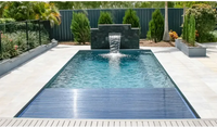 Leisurepools Reflection modern rektangulär bassäng med klart blått vatten och vattenfall