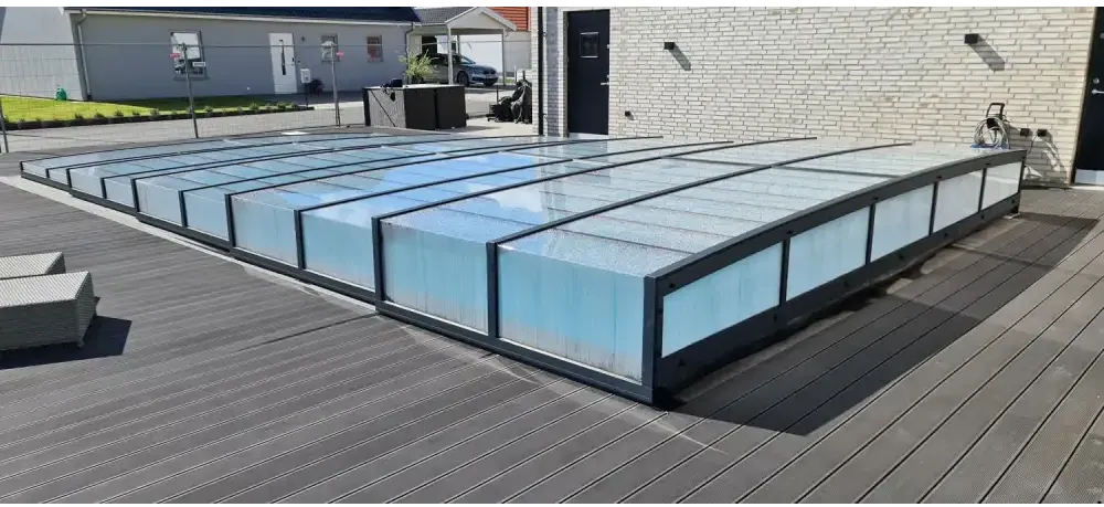 Pooltaket Icon med sarg klarplast antracit, modern svart ramad glaspooltak