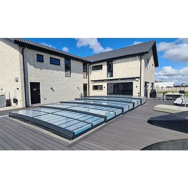 Moderna glastakpaneler i Pooltaket Icon 4x8 Uden, mörk ram, sleek design