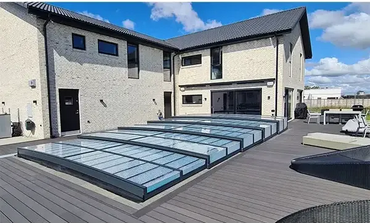 Pooltaket Icon i klarplast antracit med modernt glastakdesign