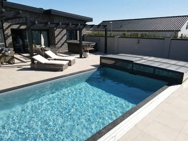 Rektangulär pooltime exklusiv 12mm pp pool 2,6 x 6 x 1,5 m med klart blått vatten och svart kakelkant perfekt för köpa pool och pooltak