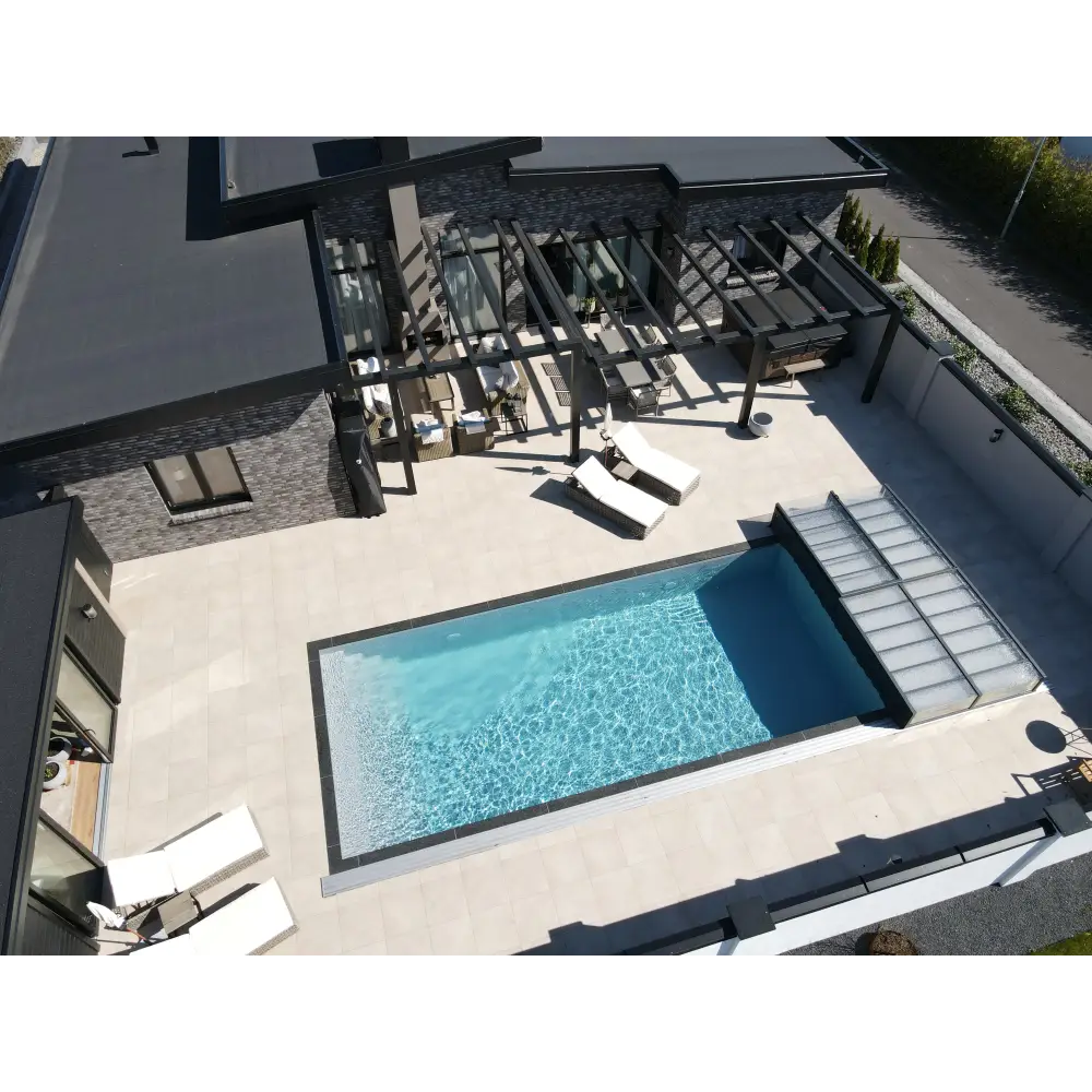 Pooltime Exclusive PP medence, 12 mm – 2,6 x 6 x 1,5 m, téglalap alak, tiszta, kék víz, sötétszürke csempék, kültéren, medencefedés, medencevásárlás