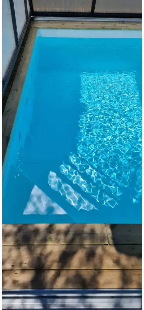 Pooltime Exclusive medence, 12 mm – téglalap alak, tiszta, kék víz, faterasz