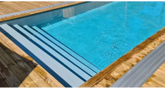 Pooltime Exclusive medence, 12 mm – téglalap alak, tiszta, kék víz, faterasz, szürke fém lépcsőfokok