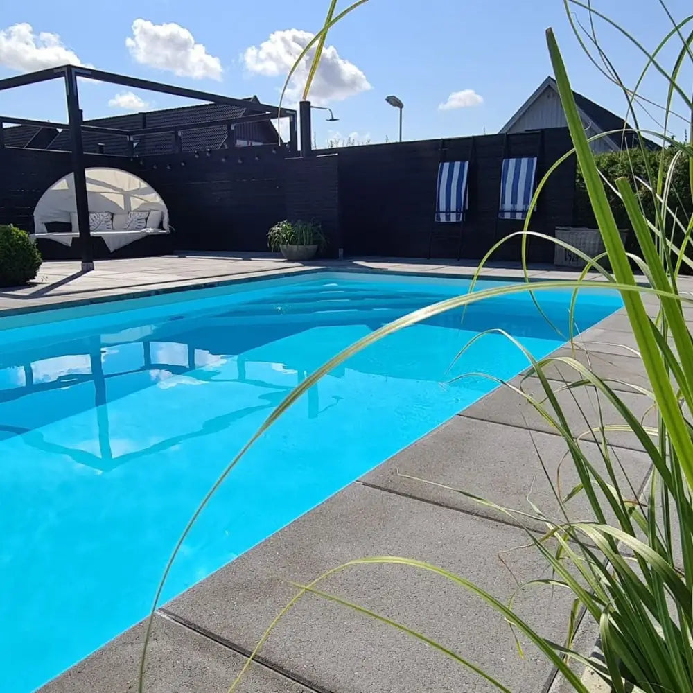 Pooltime Exclusive medence, 12 mm – téglalap alak, türkizkék víz, zöld fű