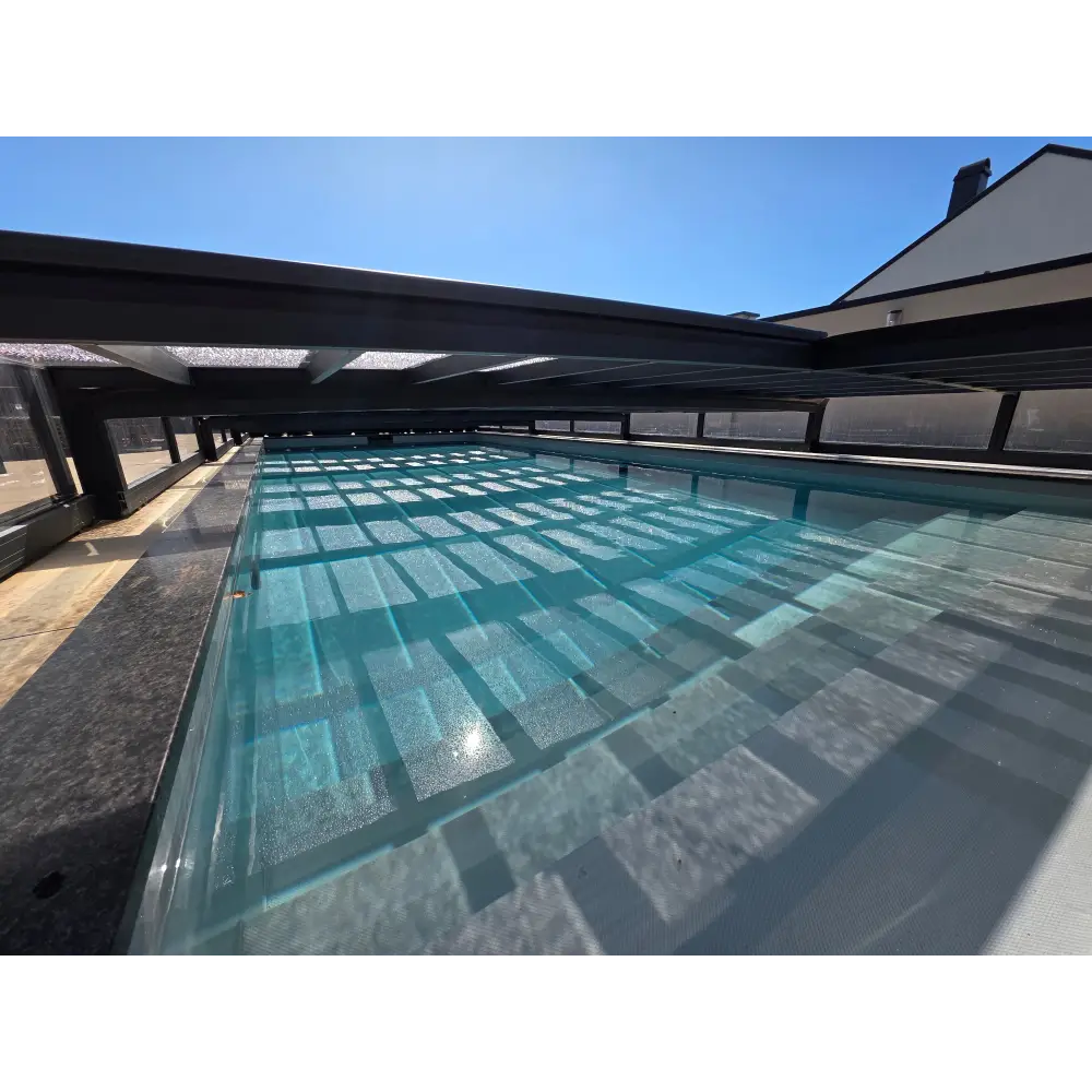 Pooltime Exclusive PP medence, 12 mm – hosszúkás forma, téglalap alak, türkizkék víz, modern fekete medencefedés, medencevásárlás