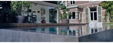 Pooltime Exclusive Infinity medence – türkizkék víz, fekete csempék