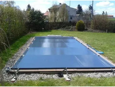 Blå pooltäckning för pool inkl handenhet i blått