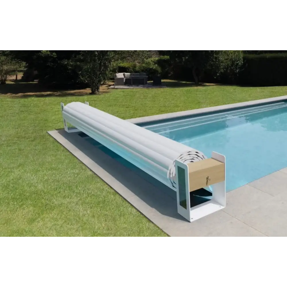 Vit uppblåsbar top one ovanmark pooltäckning med metallram och trähylla