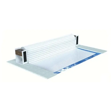 Vit Top One ovanmark poolöverdrag med vit rullbar täckduk, blå kant och trähandtag